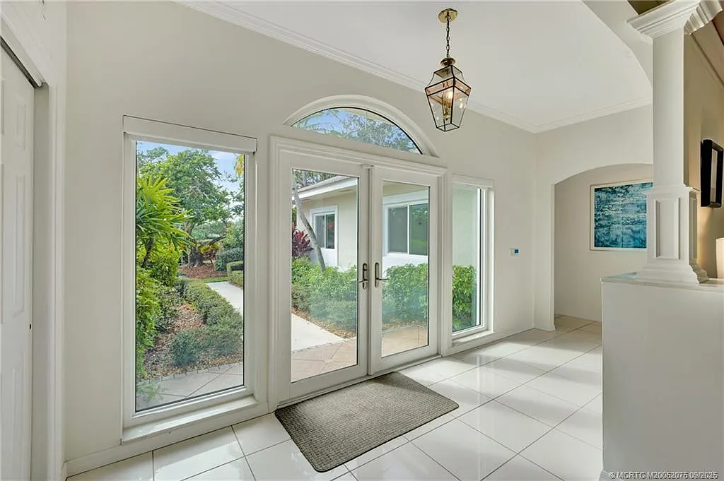 3 bed, 2.0 bath, 2178 sqft, $9,000 — Photo 3