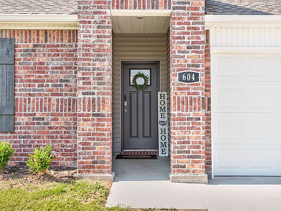 2nd image of 604 W Dusty Ln