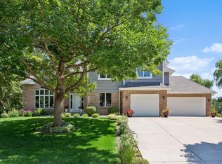 710 Olive Ln N, Plymouth, MN 55447
