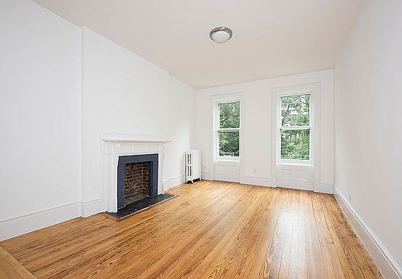 3rd image of 323 W 101st St APT 3