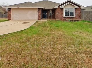 3999 Applegate Dr, Moore, OK 73160