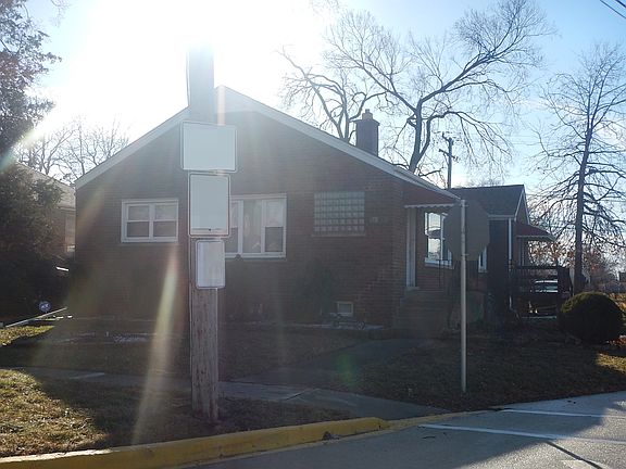 3rd image of 7843 W 66th Pl