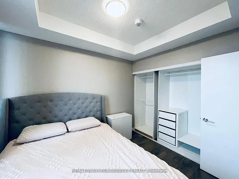 36 Manor Rd E #1302 — Photo 8