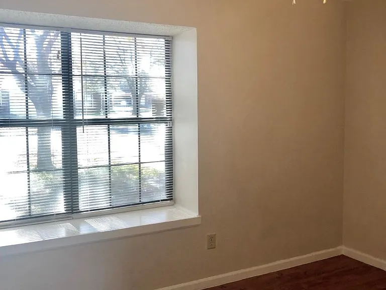 615 Valley Spring Dr — Photo 15