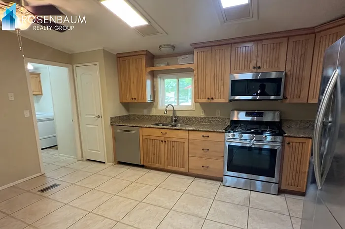10644 W Rosemead Dr — Photo 3