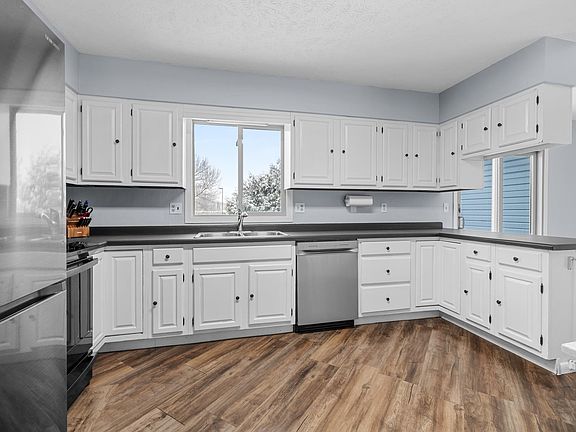 3rd image of 2009 Parkside Dr