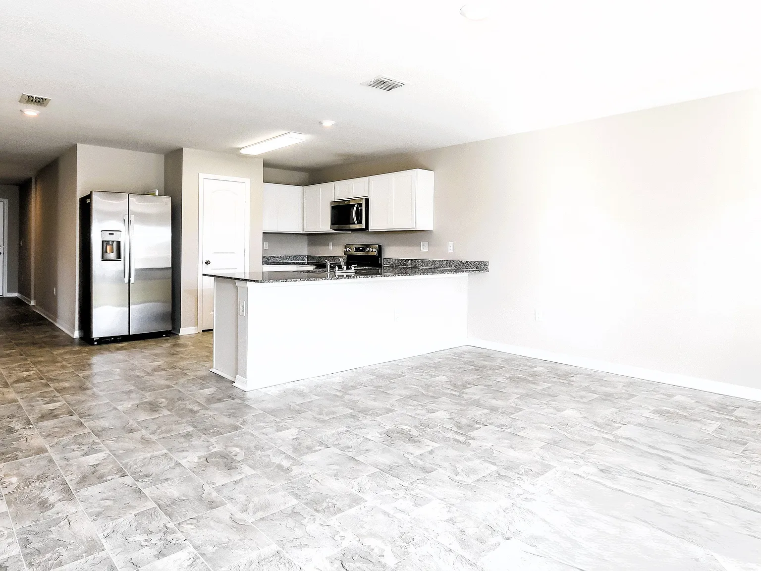4 bed, 2.0 bath, 1449 sqft, $1,675 — Photo 3