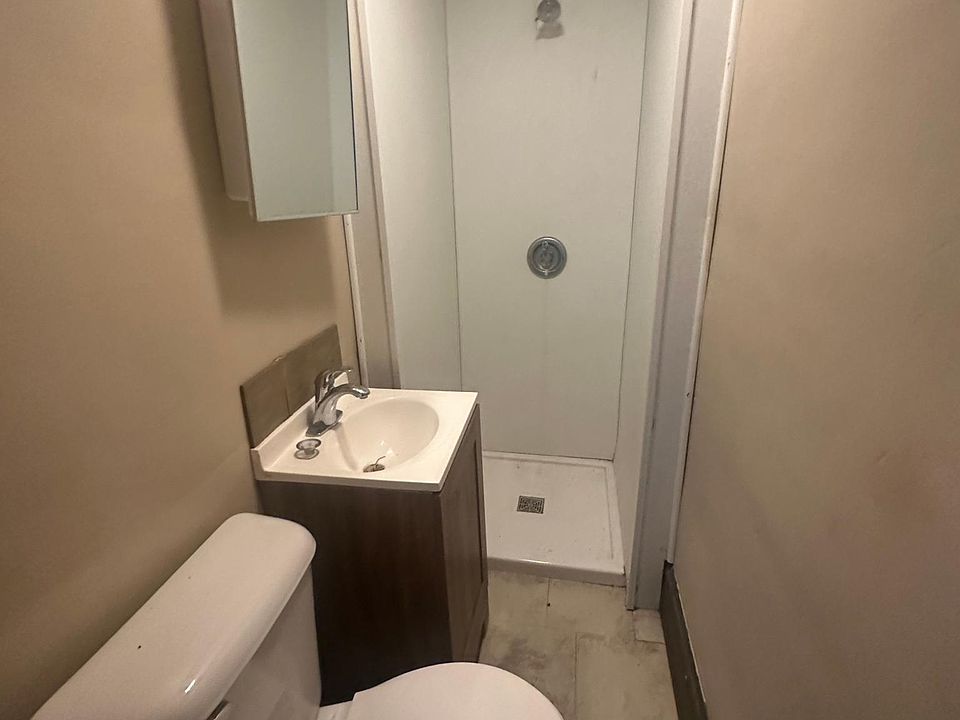 1st image of 25 McNaughton St #3