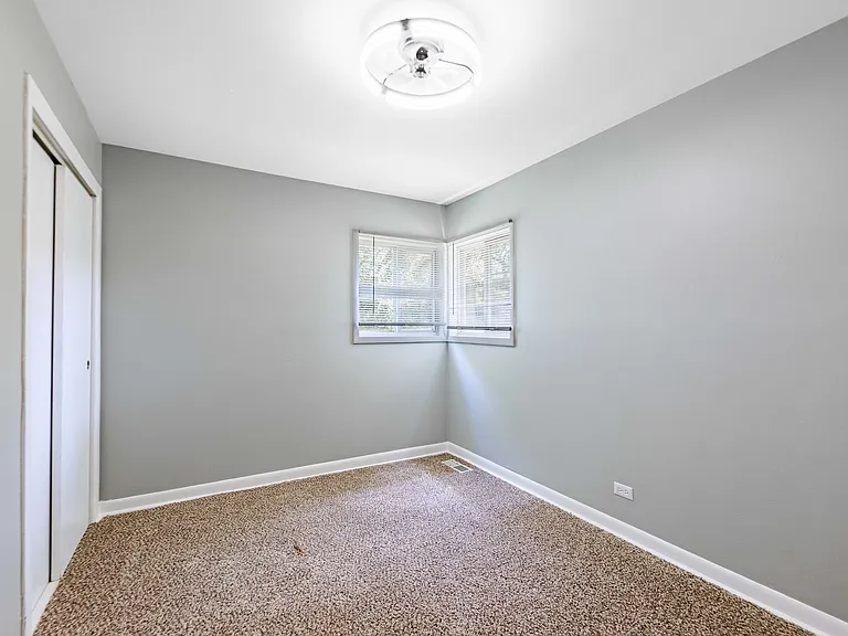 277 Somonauk St — Photo 10