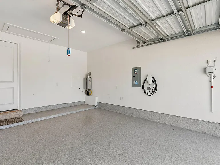 1613 Sandhill Ln — Photo 20