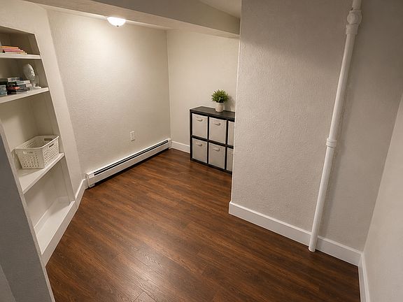 5th image of 902 N 11th Ave E