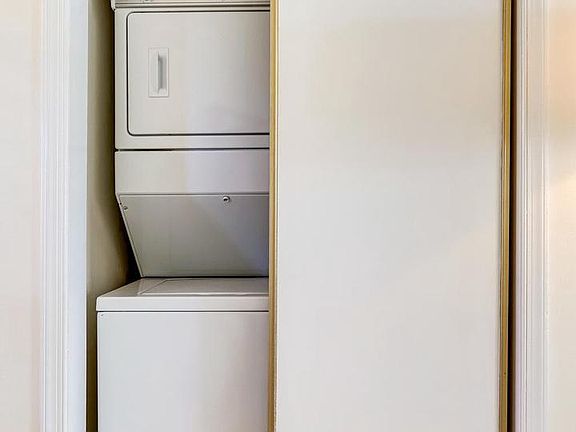 5th image of 2405 Arlington Blvd #101-76