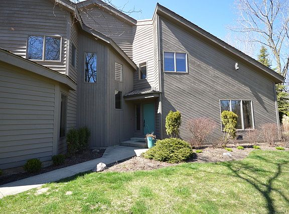 2nd image of 14 Columbine Ln
