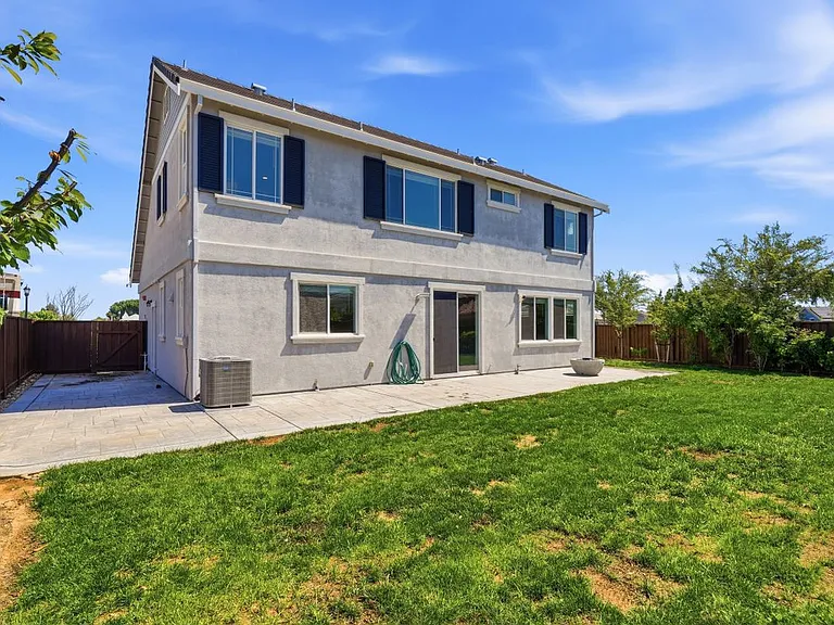 453 Diamond Peak Ln — Photo 39