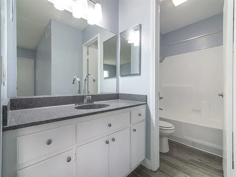 Nova Pointe Apartments — Photo 10