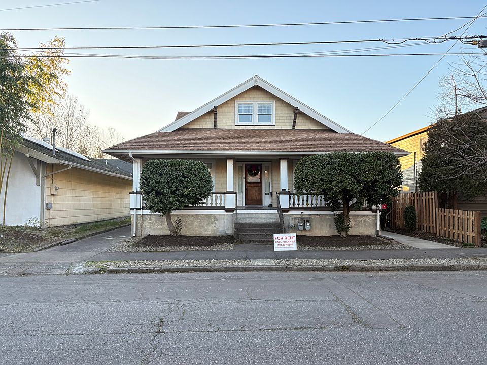 1st image of 2825 SE 17th Ave Unit 2827