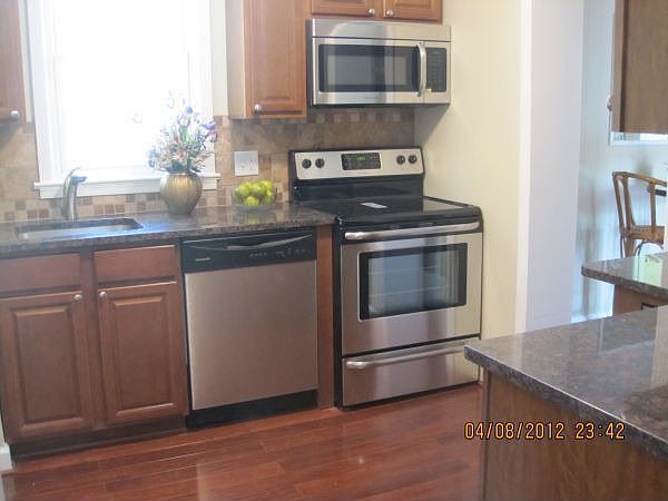 2nd image of 2630 E Maple St