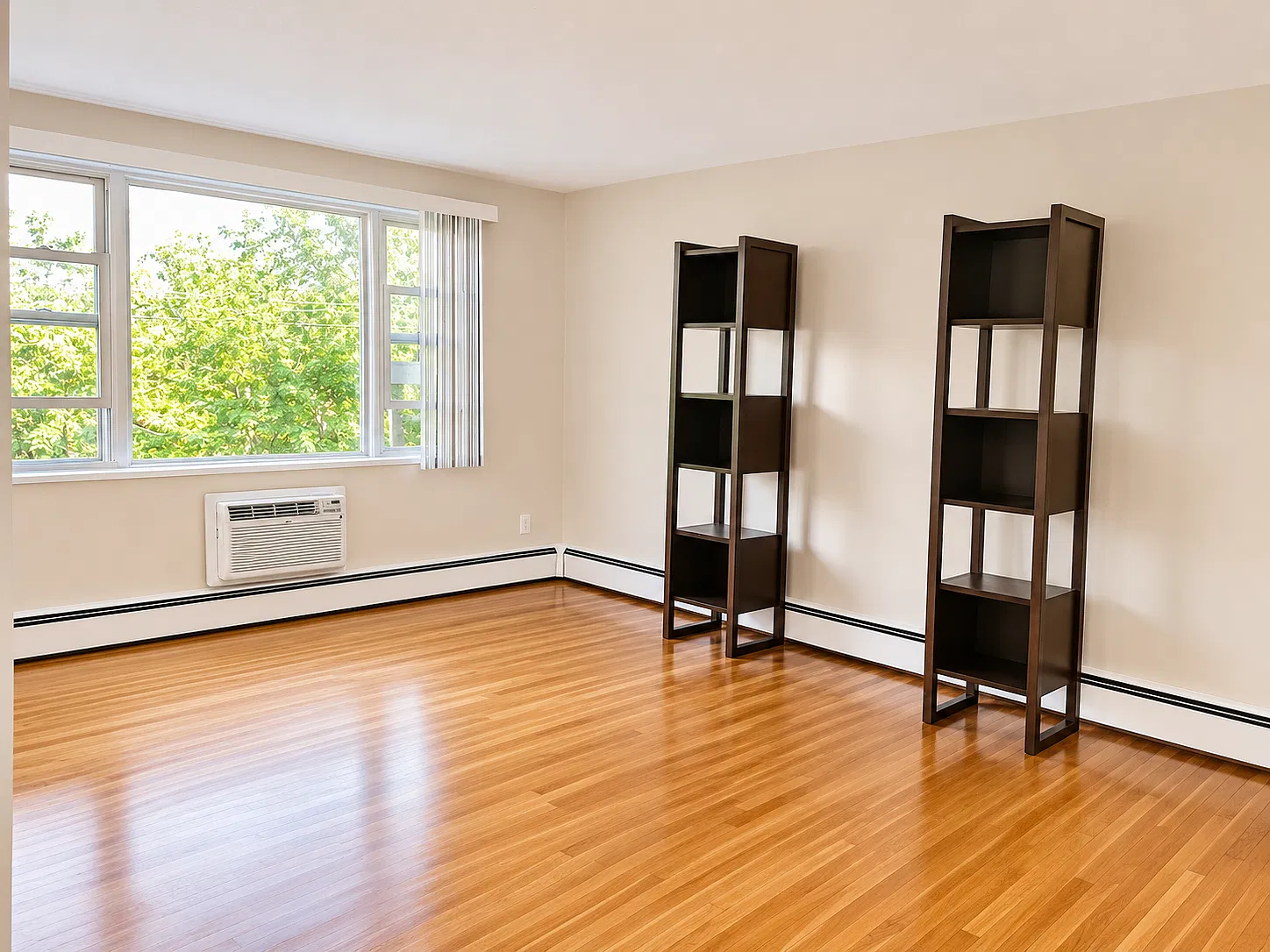 1105 Lexington St — Photo 2