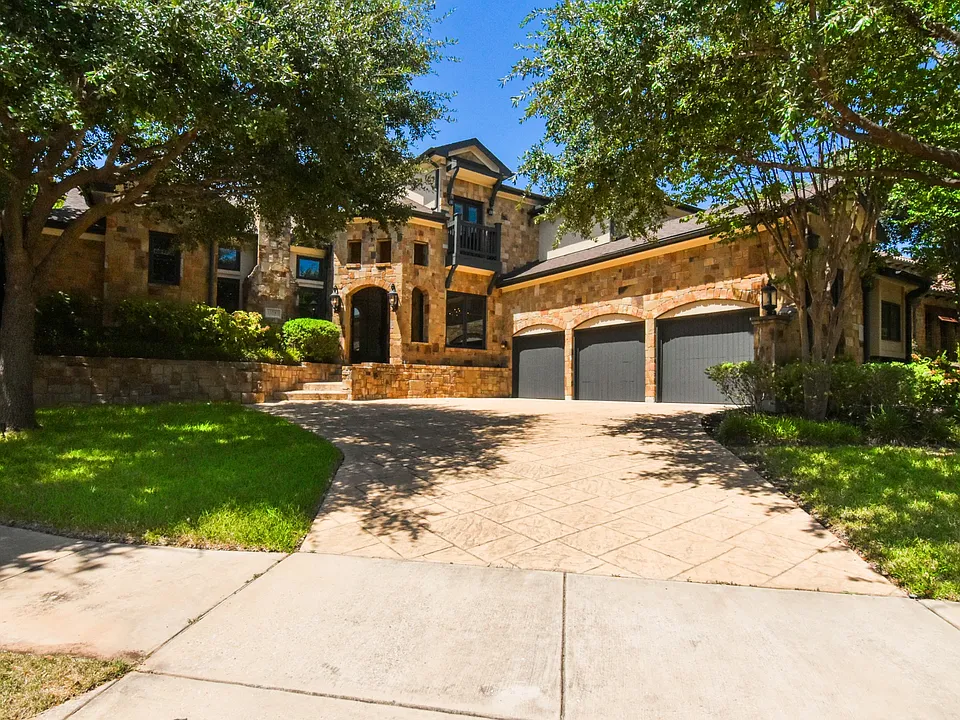 11845 Verona Ct