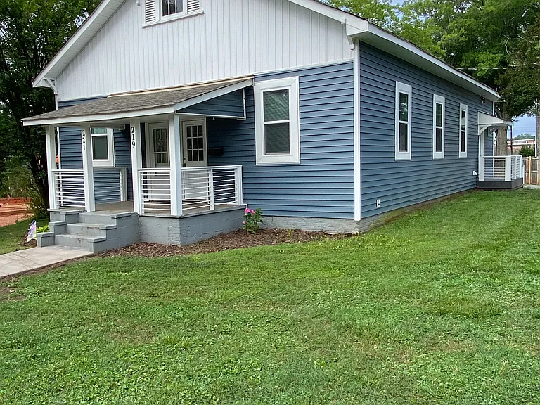 219 Institute Ave — Photo 1