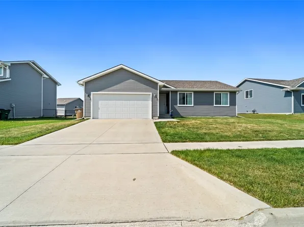 1000 37th St SW, Bondurant, IA 50035