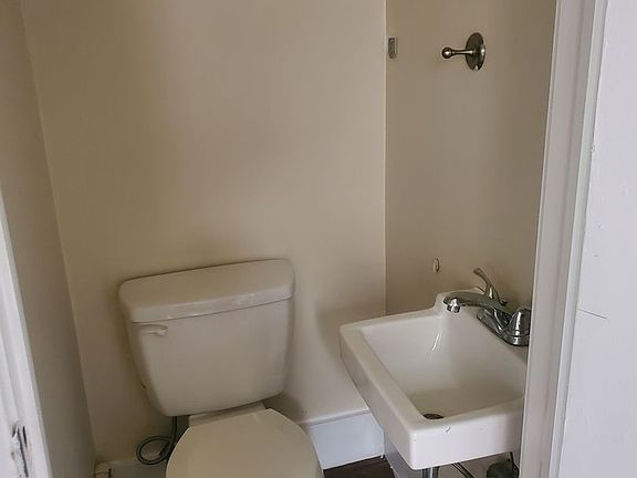 5th image of 56 Lincoln Ave #2