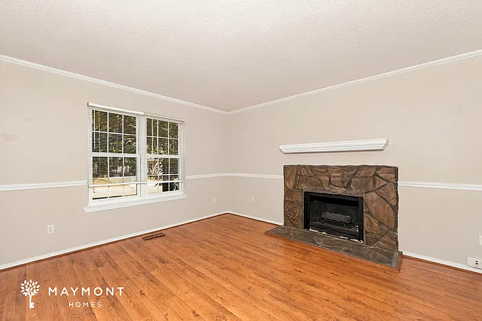 3 bed, 2.5 bath, 1560 sqft, $1,595 — Photo 4