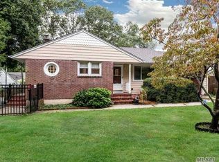 243 Manor Rd, Huntington, NY 11743