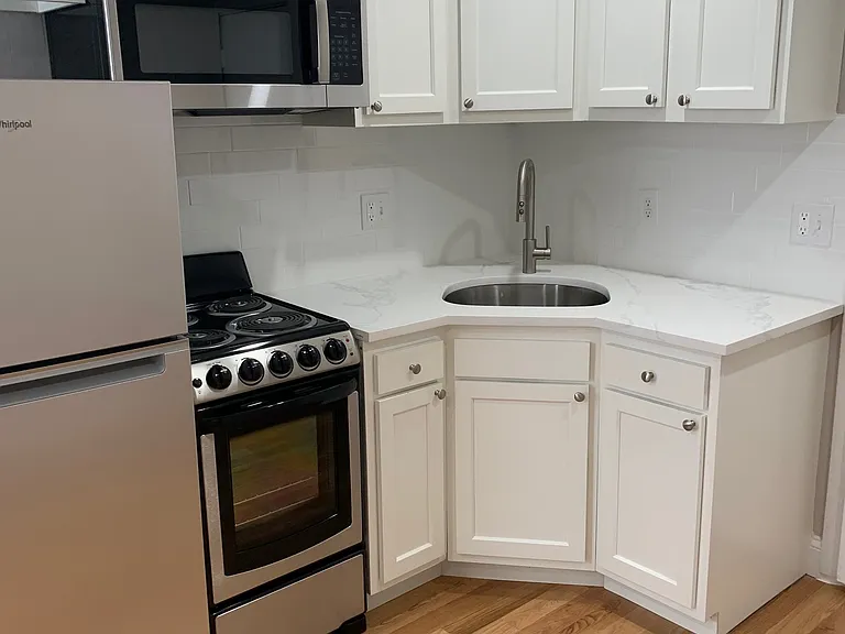 50 Park Vale Ave — Photo 12