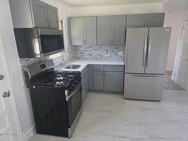 14 Wood Ave #A — Photo 8