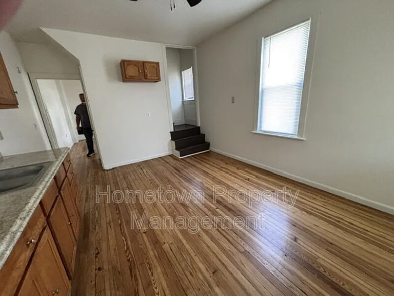 1135 E Chestnut St — Photo 11