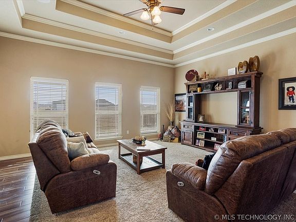 4th image of 42 Deer Run