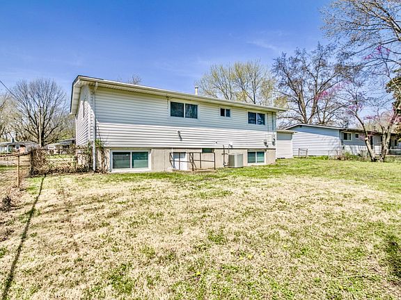5th image of 725 Charvel Dr