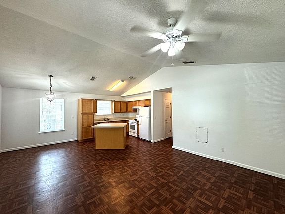 4th image of 1356 Evergreen Ave