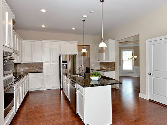 4th image of 2592 Walden Estates Dr
