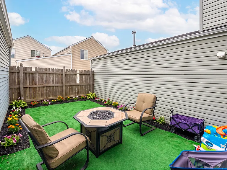939 Four Seasons Blvd — Photo 24