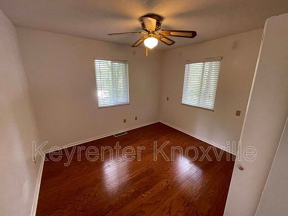 5th image of 2509 Craghead Ln