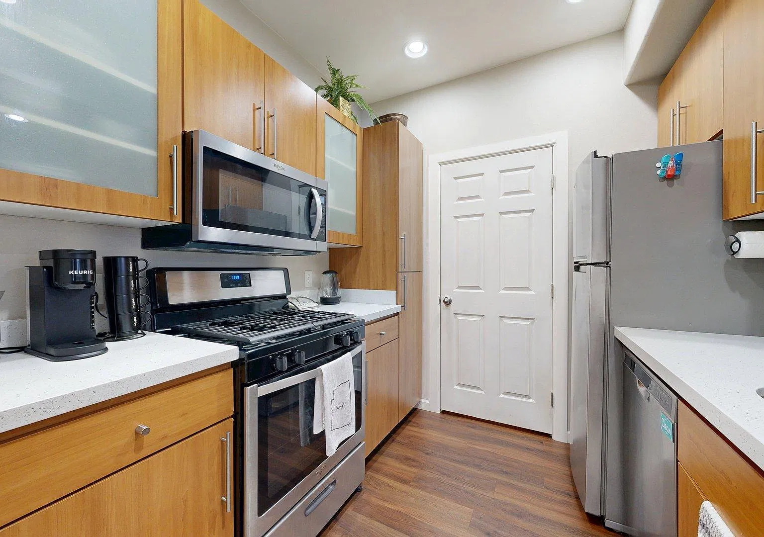 2 bed, 2.0 bath, 937 sqft, $2,300 — Photo 4