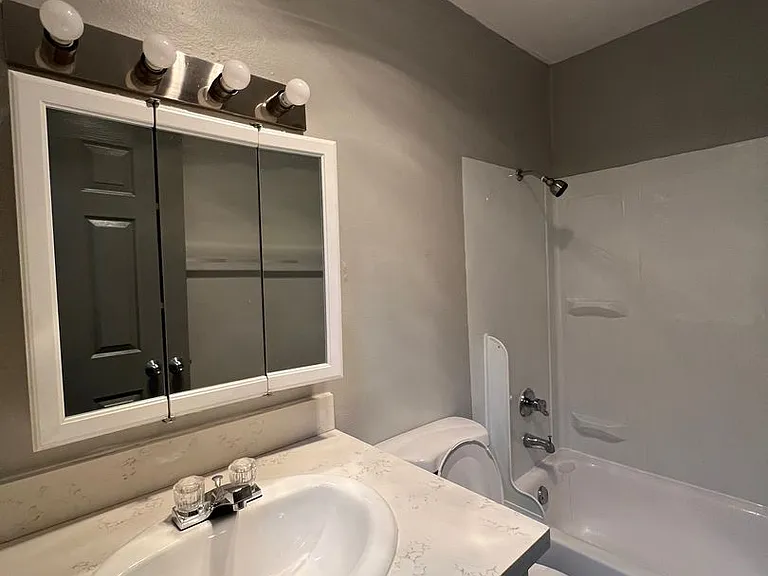 Executive East — Photo 24