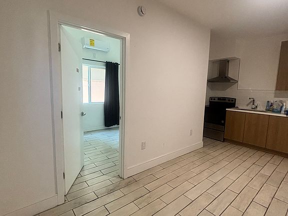 5th image of 2176 W Venice Blvd #17