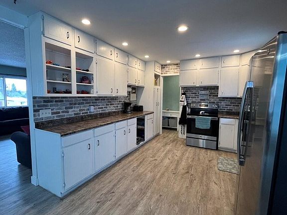 5th image of 707 6th Ave W