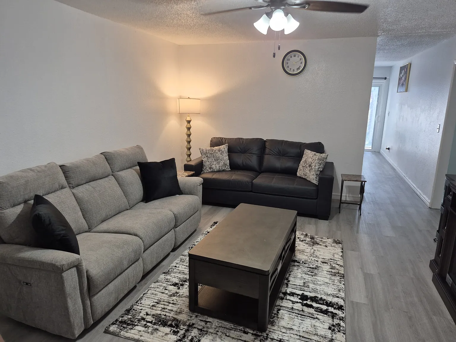 5356 E 47th Pl — Photo 2