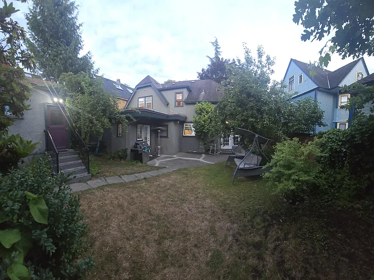 407 Saint George St — Photo 37