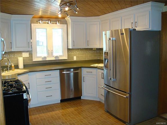3rd image of 79 Sharon Pkwy