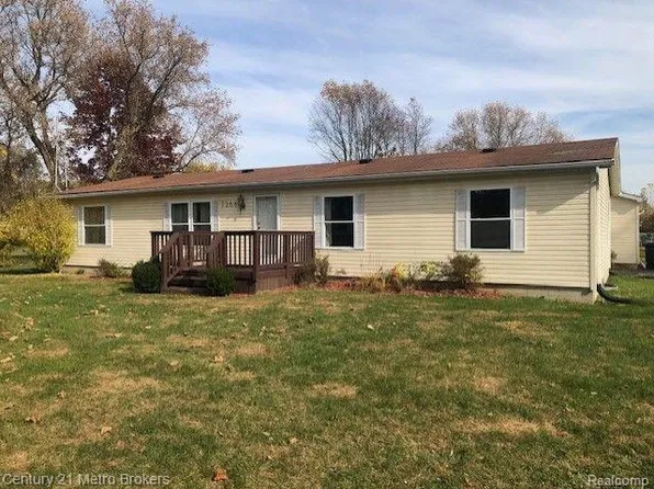 7368 Vassar Rd, Otisville, MI 48463