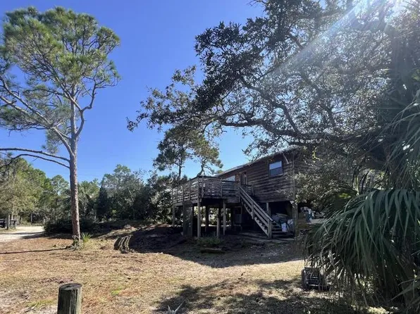 1057 W Pine Ave, Eastpoint, FL 32328