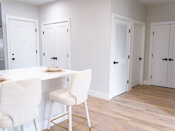 5th image of 457 Schuyler Ave #207