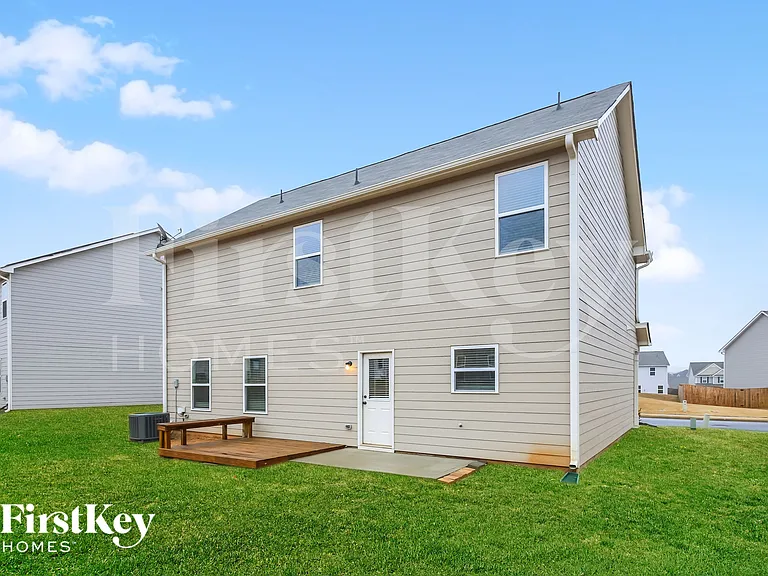 811 Walnut Creek Cir — Photo 18