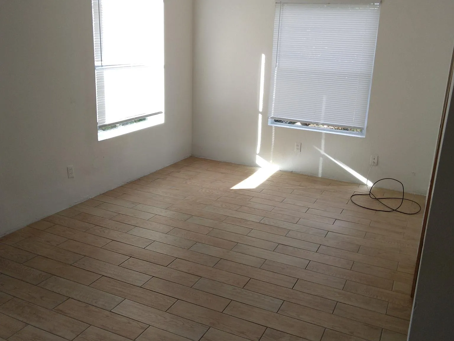 6 bed, 2.5 bath, 1500 sqft, $6,000 — Photo 1