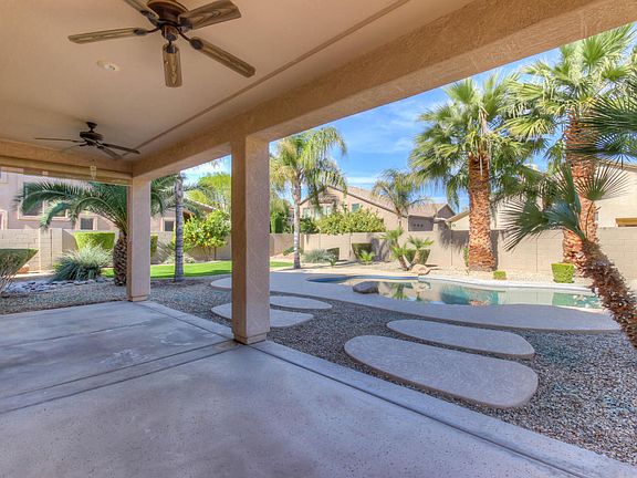 5th image of 1054 E Carla Vista Ct